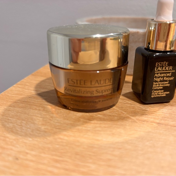 Estee Lauder skincare travel set - Picture 2 of 4